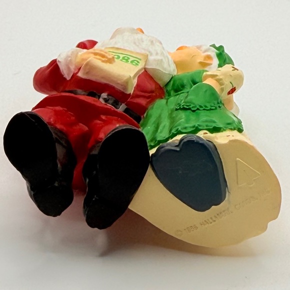 Hallmark Mr. & Mrs. Claus First in Series of Ten Merry Mistletoe Time Dated 1986 - Picture 6 of 10